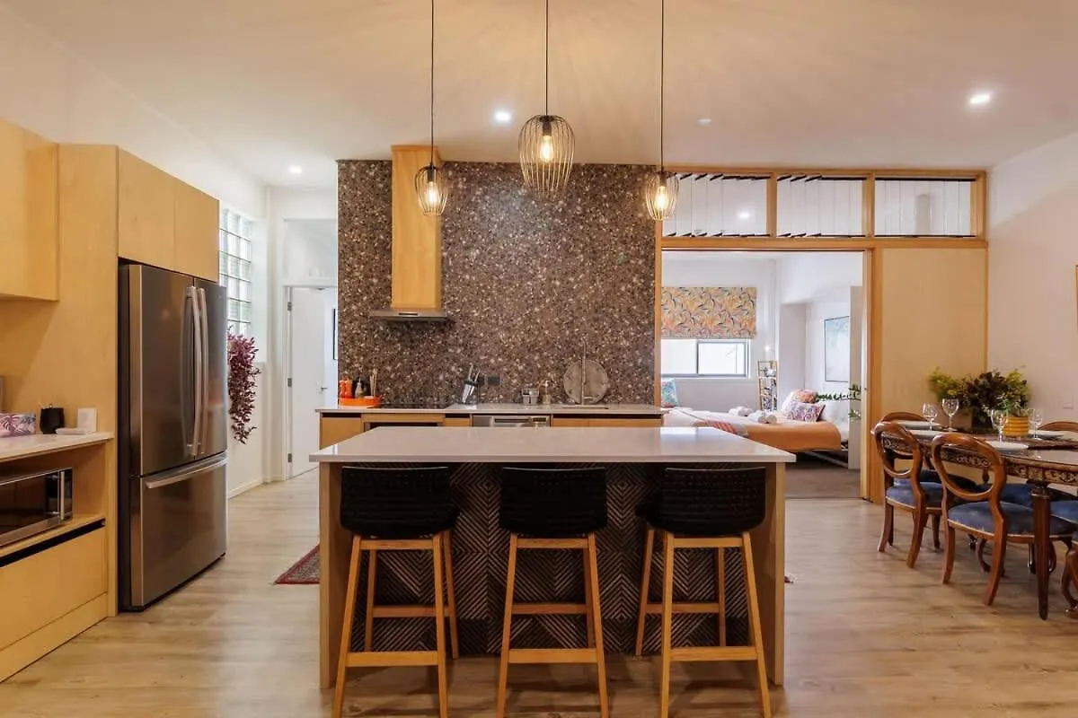 Inn Tutanekai - Central City Chic 3 Bedroom 2 Bathroom Apartment Rotorua